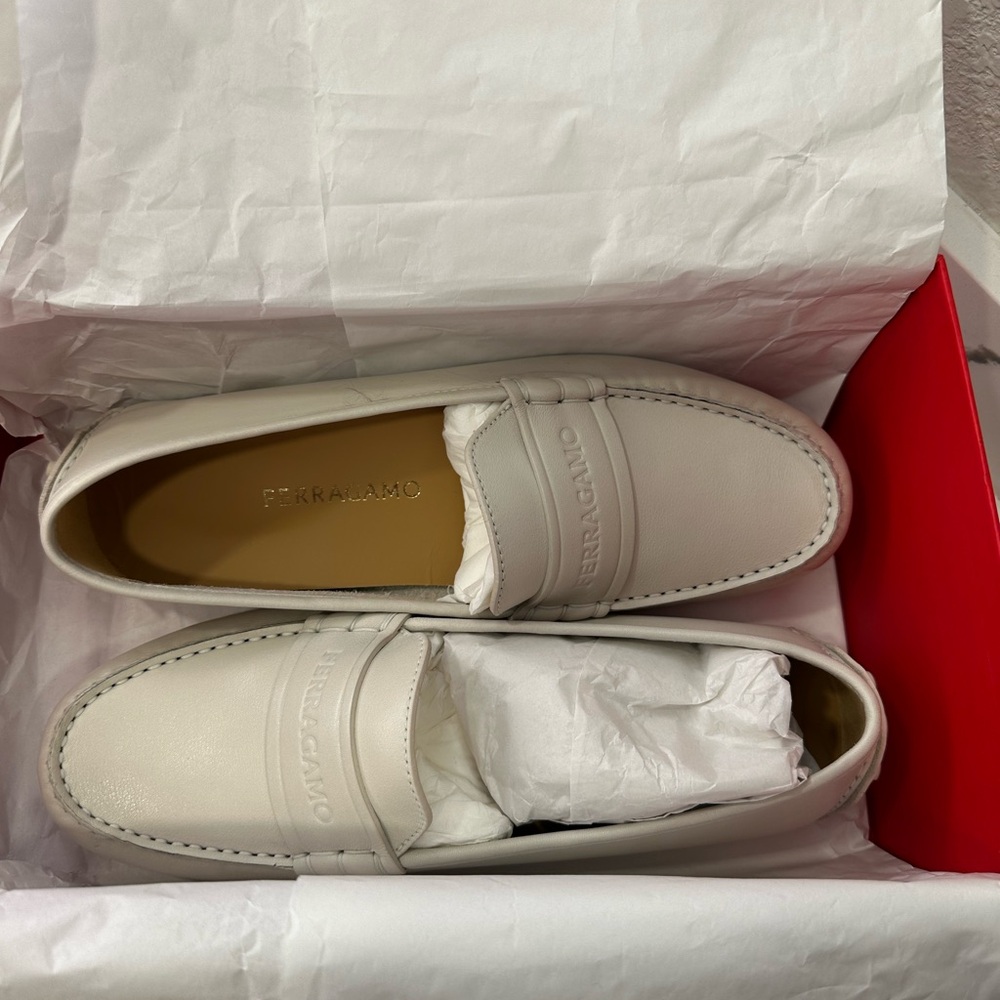 NEW Ferragamo women’s driving loafer